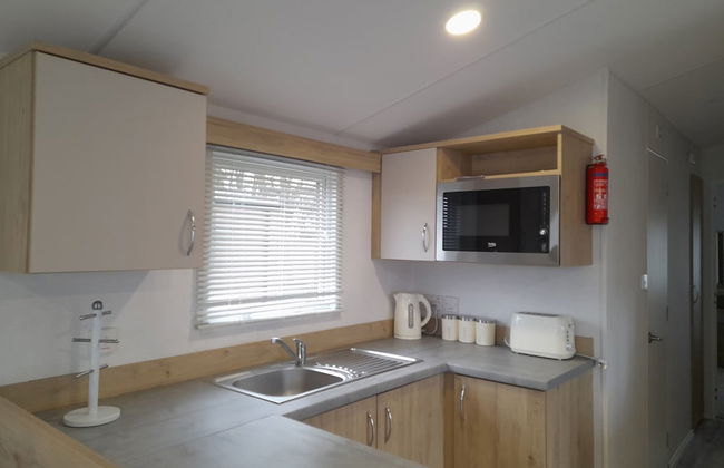 12A Beautiful Lodge Home For Hire 2 Bedrooms - Photo 9