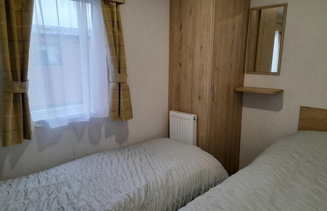 12A Beautiful Lodge Home For Hire 2 Bedrooms - Photo 5