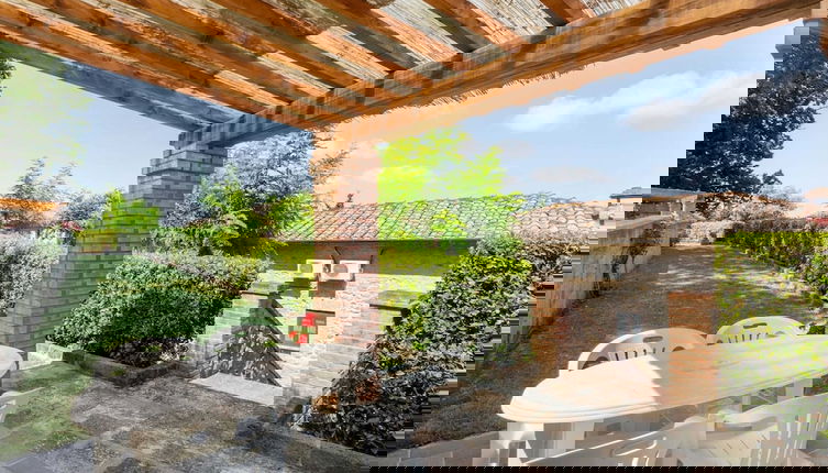 Foto 1 - Lavish Holiday Home in Volterra With Pool