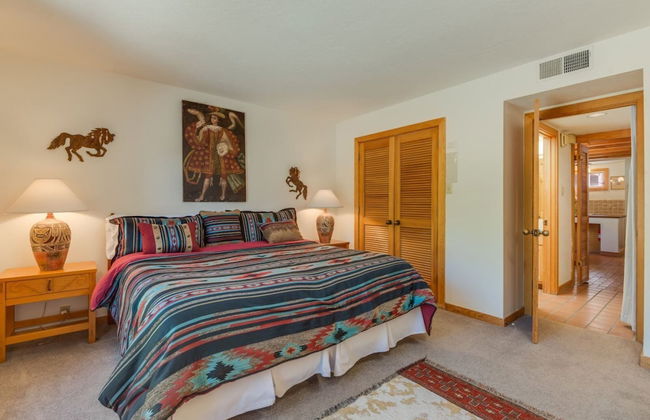 Acoma - Majestic Views, Near the Santa Fe Opera and Four Seasons in Tesuque - Photo 4