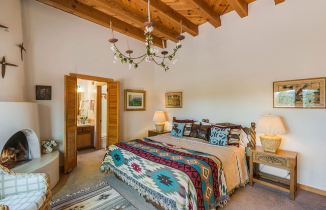 Acoma - Majestic Views, Near the Santa Fe Opera and Four Seasons in Tesuque - Photo 1