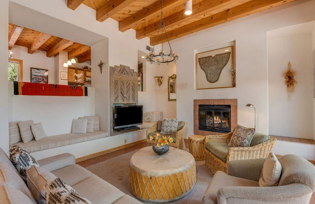 Acoma - Majestic Views, Near the Santa Fe Opera and Four Seasons in Tesuque - Photo 13