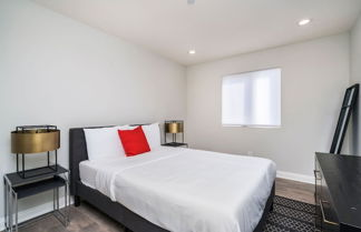 Photo 3 - Brand NEW Luxury 3bdr Townhome In Silver Lake