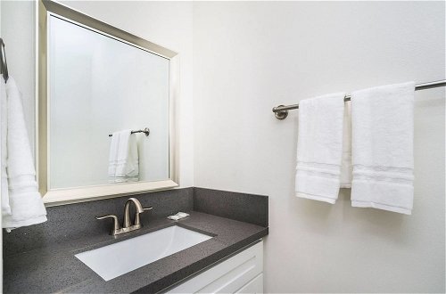 Photo 14 - Brand NEW Luxury 3bdr Townhome In Silver Lake