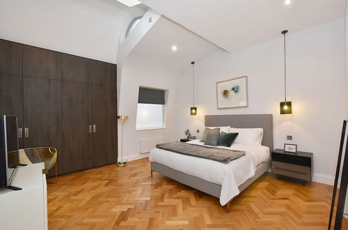 Photo 20 - Huge Mayfair 3 Bed 3 5 Bath 10 Million Air Con