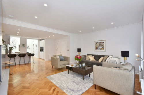 Photo 17 - Huge Mayfair 3 Bed 3 5 Bath 10 Million Air Con