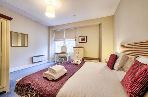 Photo 6 - Perfect Location! - Stylish & Cosy Rose St Apt