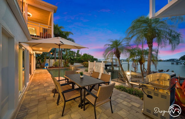 Chic 8BR with Heated Pool & Waterview - Foto 45