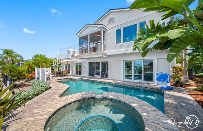Chic 8BR with Heated Pool & Waterview - Foto 35