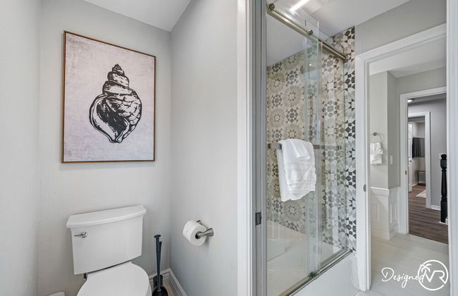 Chic 8BR with Heated Pool & Waterview - Foto 32