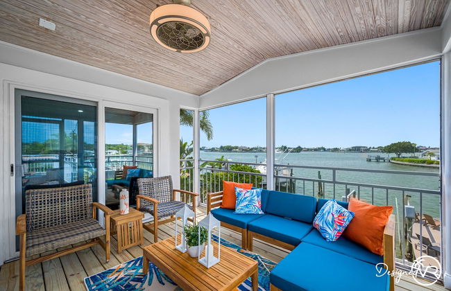 Chic 8BR with Heated Pool & Waterview - Foto 22