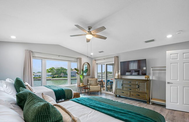 Chic 8BR with Heated Pool & Waterview - Foto 14