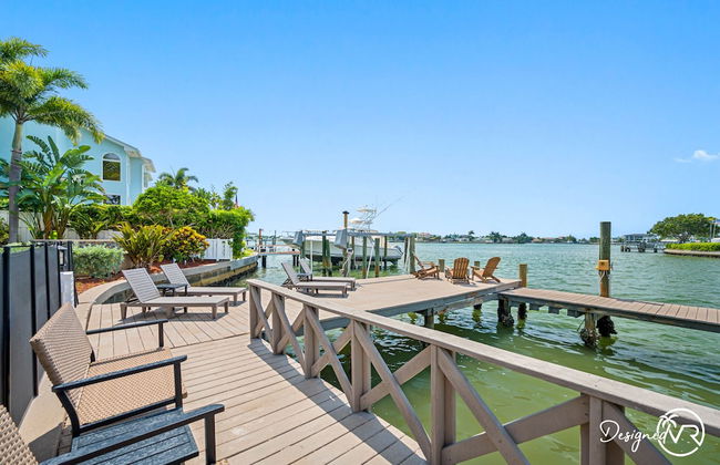 Chic 8BR with Heated Pool & Waterview - Foto 55
