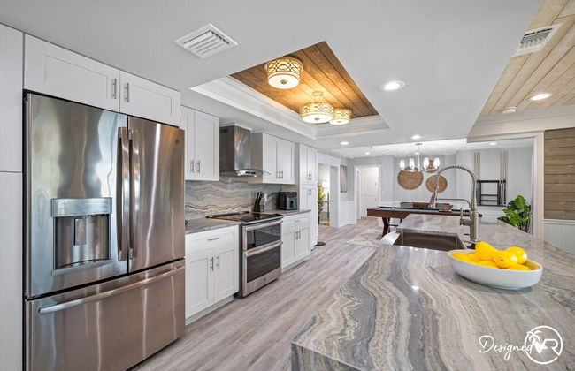 Chic 8BR with Heated Pool & Waterview - Foto 18