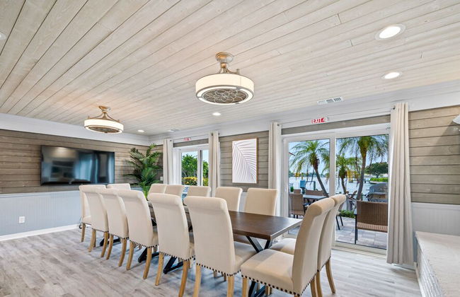 Chic 8BR with Heated Pool & Waterview - Foto 41