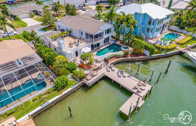 Chic 8BR with Heated Pool & Waterview - Foto 54