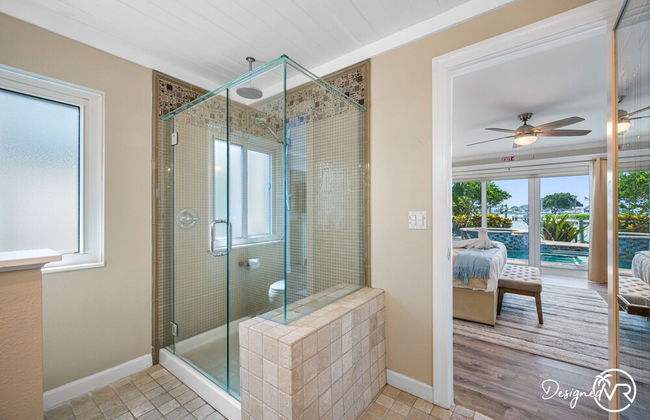 Chic 8BR with Heated Pool & Waterview - Foto 31