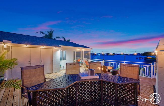 Chic 8BR with Heated Pool & Waterview - Foto 53