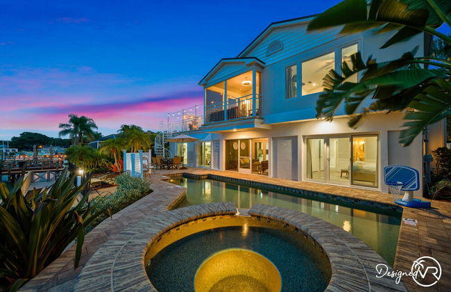 Chic 8BR with Heated Pool & Waterview - Foto 33