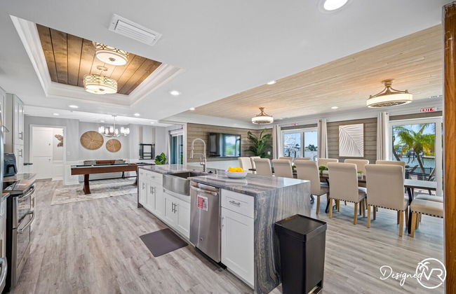 Chic 8BR with Heated Pool & Waterview - Foto 17