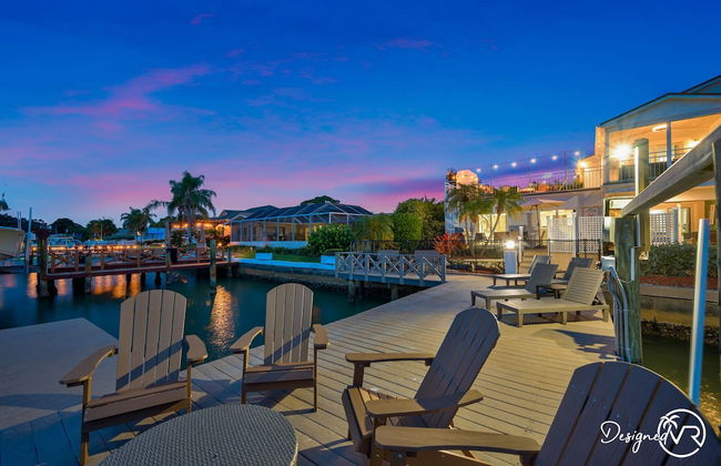 Chic 8BR with Heated Pool & Waterview - Foto 56