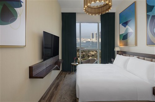 Photo 5 - Avani + Palm View Dubai Hotel & Suites