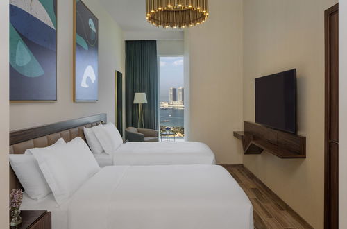 Photo 6 - Avani + Palm View Dubai Hotel & Suites