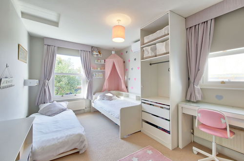 Photo 8 - Family 4-bed House & Secluded Garden - Wimbledon