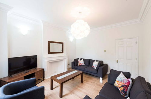 Photo 8 - Fresh and Smart Two-bedroom Apartment in Kensington London