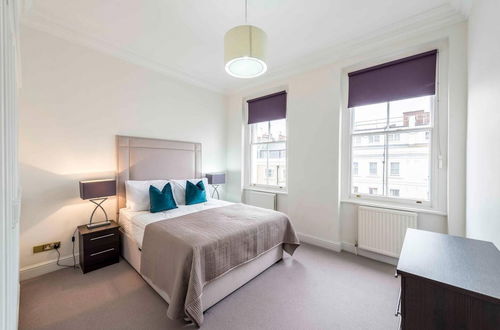 Photo 12 - Fresh and Smart Two-bedroom Apartment in Kensington London