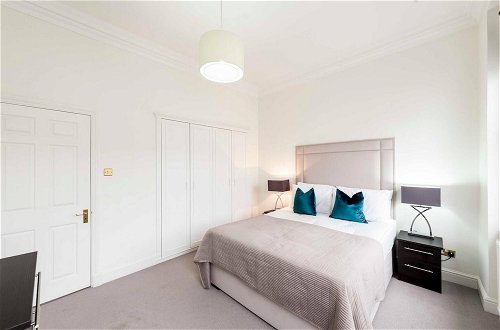 Photo 13 - Fresh and Smart Two-bedroom Apartment in Kensington London