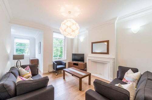 Photo 7 - Fresh and Smart Two-bedroom Apartment in Kensington London