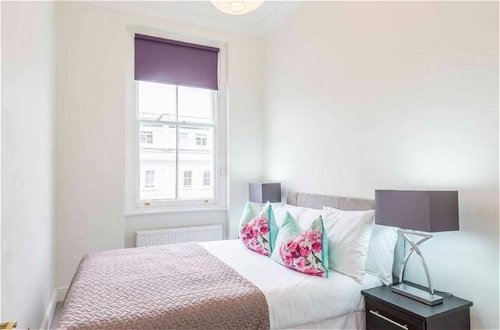 Photo 2 - Fresh and Smart Two-bedroom Apartment in Kensington London
