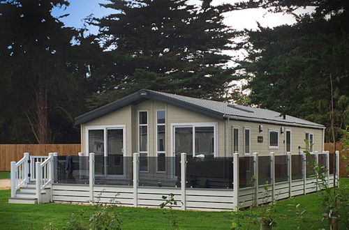 Photo 36 - 6 Berth Luxury Lodge in Christchurch, Dorset