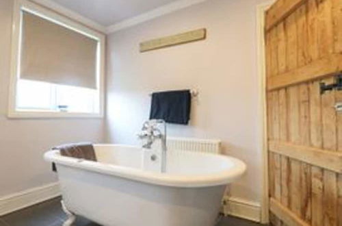 Photo 13 - Cute, Remarkable Quirky 2 Bed House in Derby