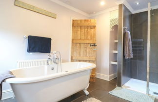 Photo 1 - Cute, Remarkable Quirky 2 Bed House in Derby