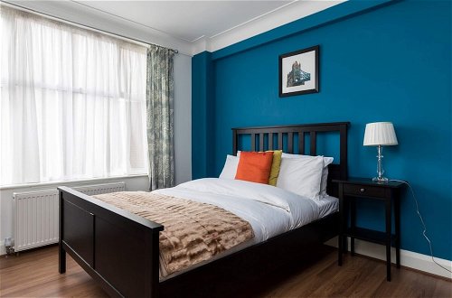 Photo 3 - Smart 2 Bed Apartment near Oxford Street & Hyde Park