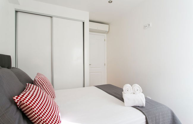 JOIVY Cosy 1-bed flat w/balcony in Alfama, moments from the Port - Foto 8