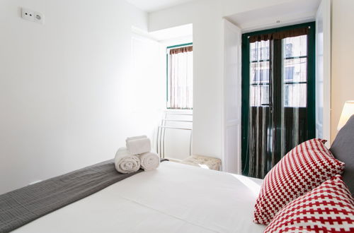 Photo 3 - ALTIDO Cosy 1-bed flat w/balcony in Alfama, moments from the Port