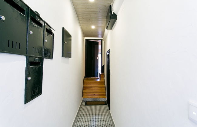 JOIVY Cosy 1-bed flat w/balcony in Alfama, moments from the Port - Foto 32