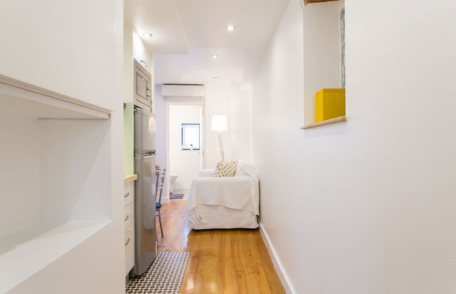 JOIVY Cosy 1-bed flat w/balcony in Alfama, moments from the Port - Foto 4