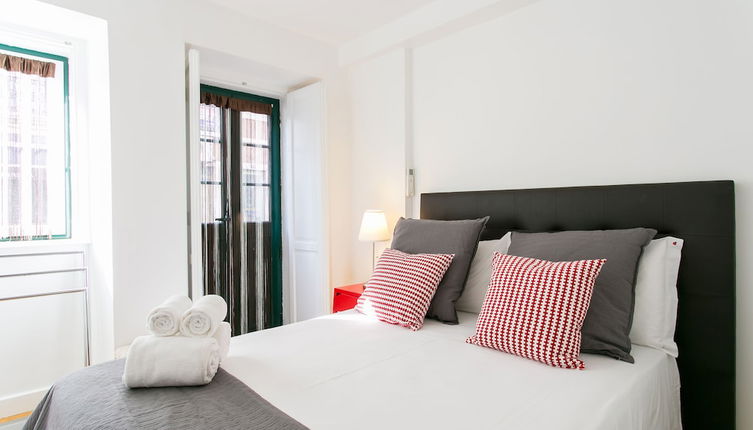 Photo 1 - ALTIDO Cosy 1-bed flat w/balcony in Alfama, moments from the Port