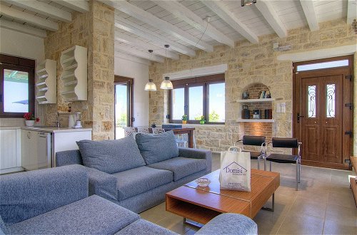 Foto 15 - Luxury Villa in Agia Triada With Swimming Pool