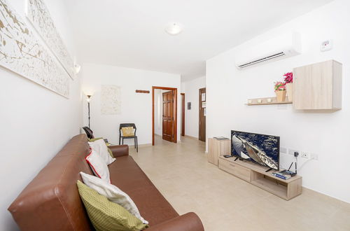 Foto 7 - Summer Breeze Superior Apartment with Terrace by Getaways Malta