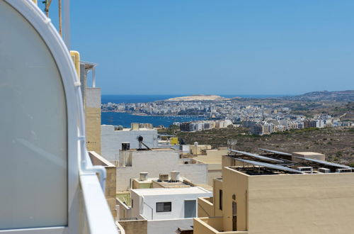 Foto 25 - Summer Breeze Superior Apartment with Terrace by Getaways Malta