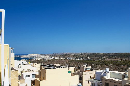 Foto 29 - Summer Breeze with Panoramic terrace by Getaways Malta