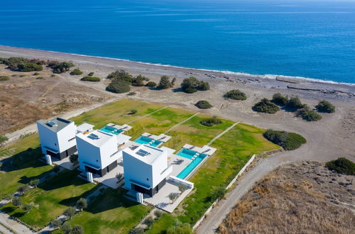 Photo 60 - Albatross Beach Front Villas