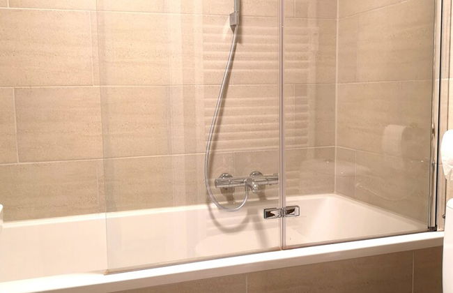 Family Suites & Parking - Photo 36