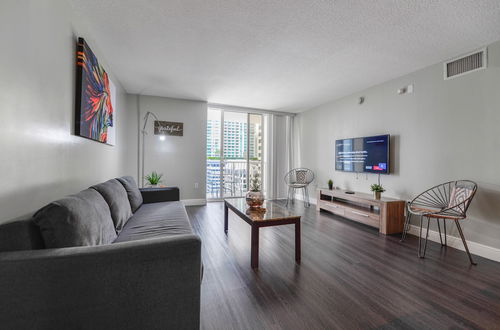 Foto 13 - Amazing 3 BR Apartment At Brickell