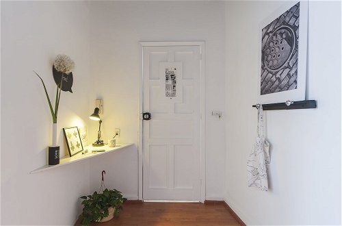 Photo 30 - Black & White Apartment